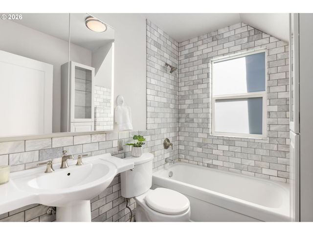 4624 N HUNT St, Portland, OR 97203