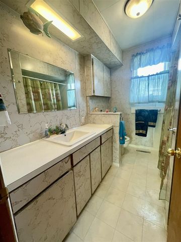 404 W Court Street, Ludington, MI 49431