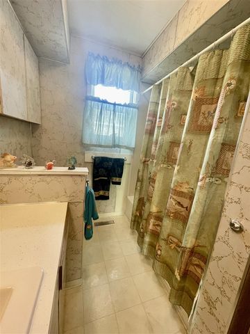 404 W Court Street, Ludington, MI 49431