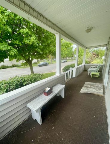 404 W Court Street, Ludington, MI 49431