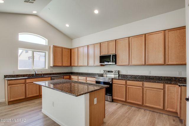 8727 W Denstone Road, Marana, AZ 85653