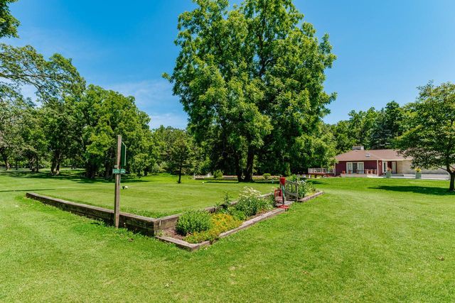 24026 W Oakwood LANE, Kansasville, WI 53139
