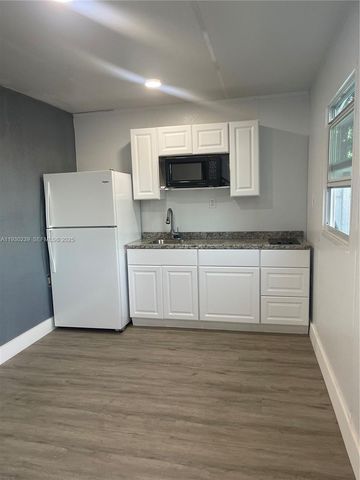 841 N 69th Ave, Hollywood, FL 33024