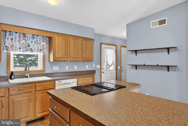 67 LAKEVIEW TER, Hanover, PA 17331