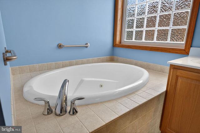 67 LAKEVIEW TER, Hanover, PA 17331