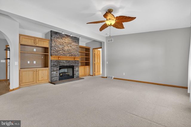 67 LAKEVIEW TER, Hanover, PA 17331