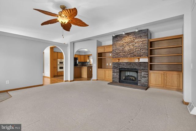 67 LAKEVIEW TER, Hanover, PA 17331