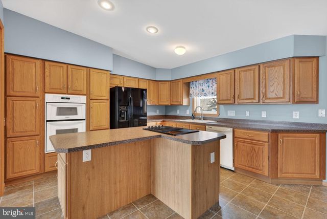 67 LAKEVIEW TER, Hanover, PA 17331