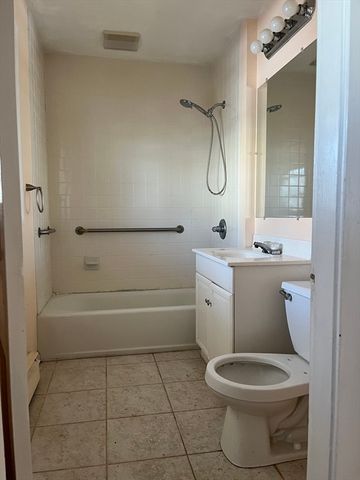 10 George St, Shrewsbury, MA 01545