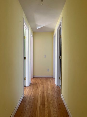 10 George St, Shrewsbury, MA 01545