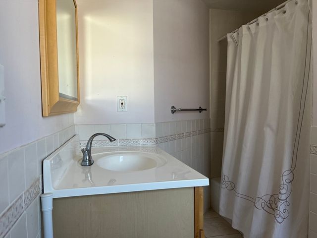 10 George St, Shrewsbury, MA 01545