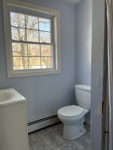 10 George St, Shrewsbury, MA 01545