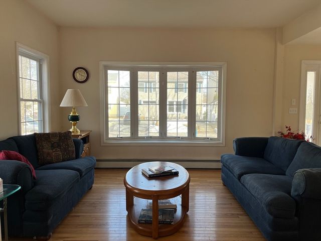 10 George St, Shrewsbury, MA 01545