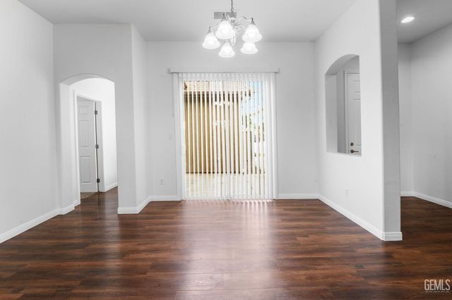 6319 Briolette Street, Bakersfield, CA 93313