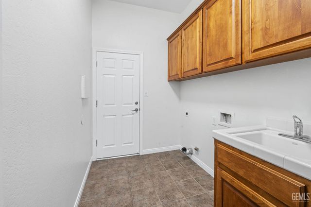 6319 Briolette Street, Bakersfield, CA 93313