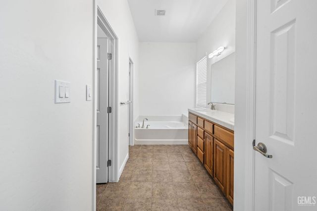 6319 Briolette Street, Bakersfield, CA 93313