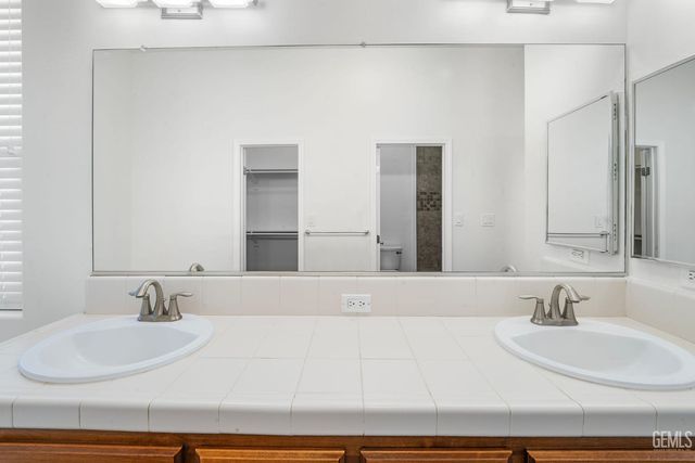 6319 Briolette Street, Bakersfield, CA 93313