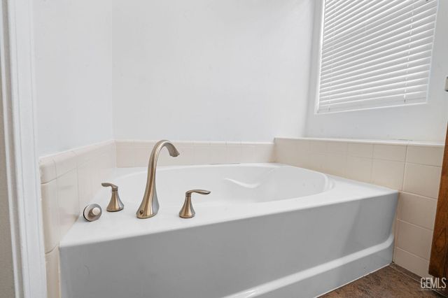 6319 Briolette Street, Bakersfield, CA 93313