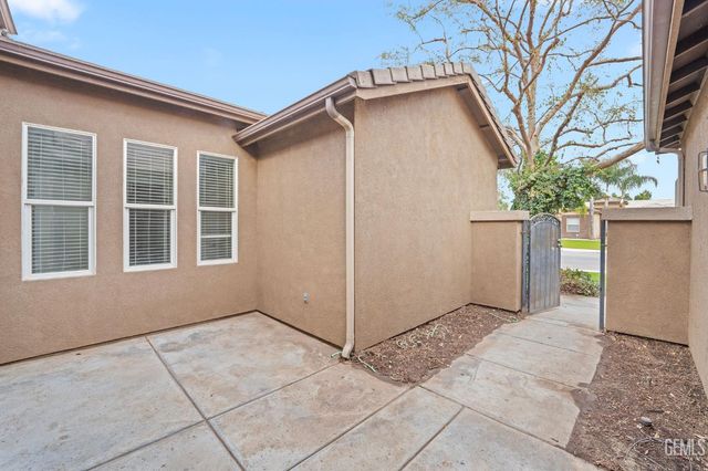 6319 Briolette Street, Bakersfield, CA 93313