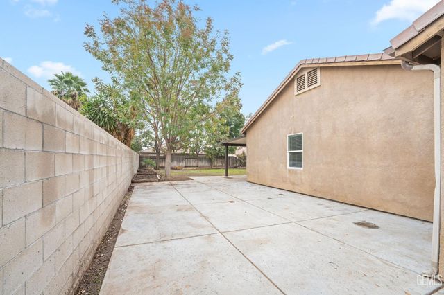 6319 Briolette Street, Bakersfield, CA 93313