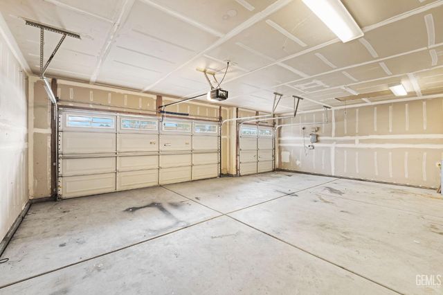 6319 Briolette Street, Bakersfield, CA 93313