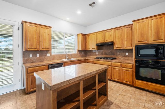 6319 Briolette Street, Bakersfield, CA 93313