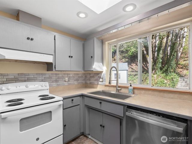 18027 121st Street NE, Arlington, WA 98223