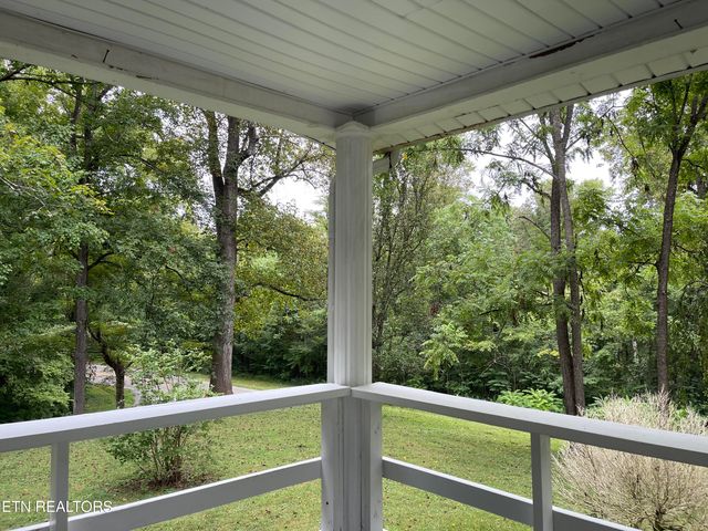 105 Echo Valley Rd, Rocky Top, TN 37769