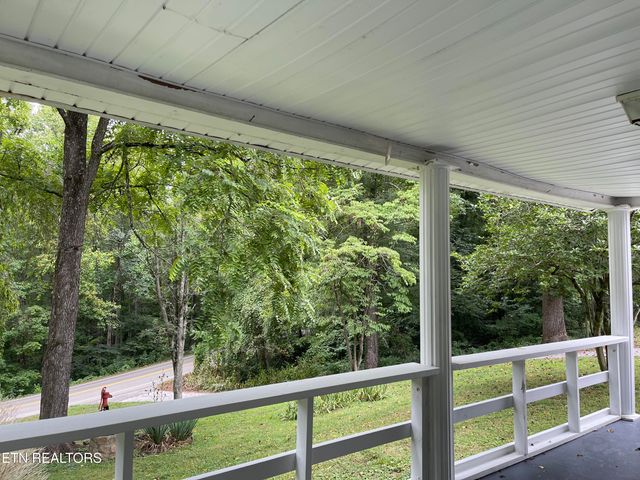 105 Echo Valley Rd, Rocky Top, TN 37769