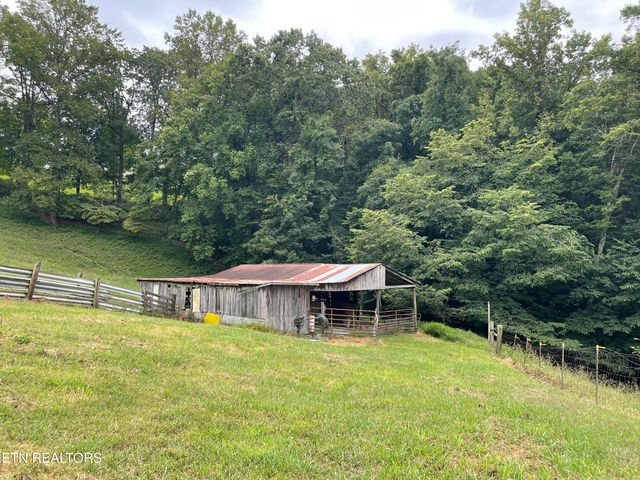 105 Echo Valley Rd, Rocky Top, TN 37769