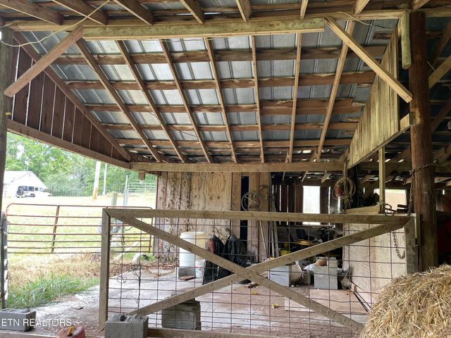 105 Echo Valley Rd, Rocky Top, TN 37769