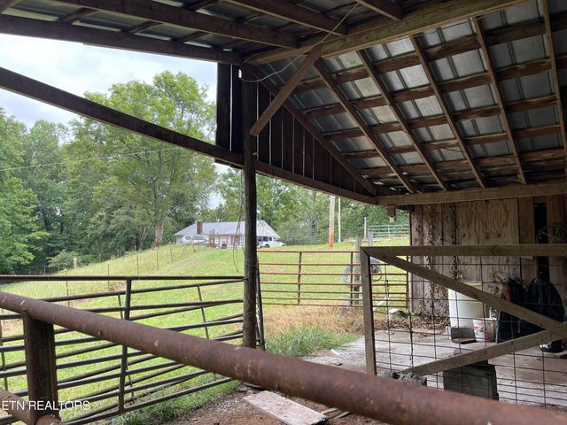 105 Echo Valley Rd, Rocky Top, TN 37769