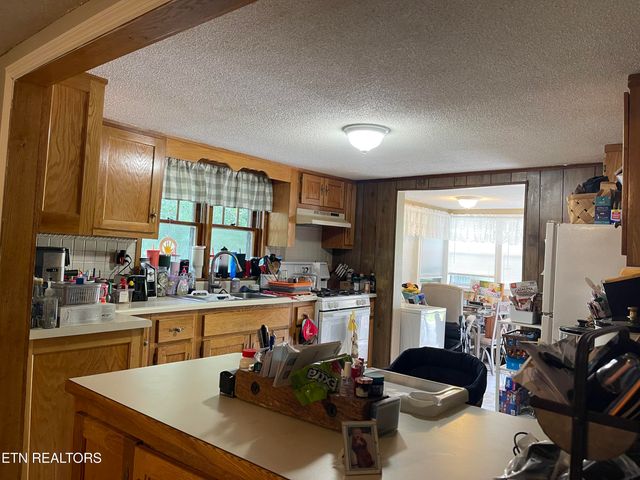 105 Echo Valley Rd, Rocky Top, TN 37769