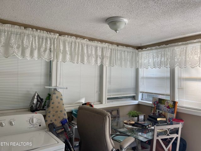 105 Echo Valley Rd, Rocky Top, TN 37769