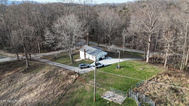 105 Echo Valley Rd, Rocky Top, TN 37769