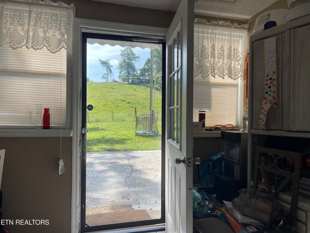 105 Echo Valley Rd, Rocky Top, TN 37769