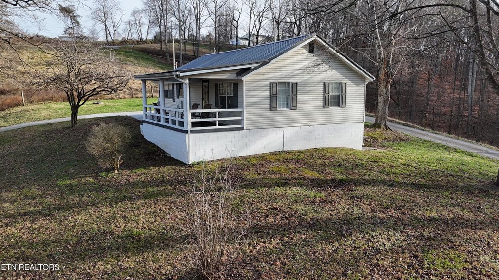 105 Echo Valley Rd, Rocky Top, TN 37769