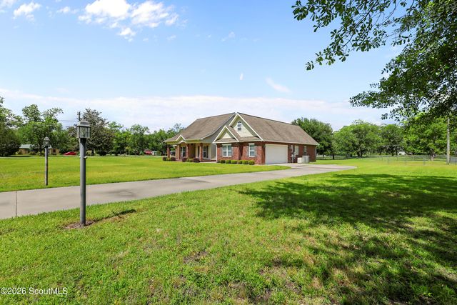 5560 Tara Rd, Waycross, GA 31503