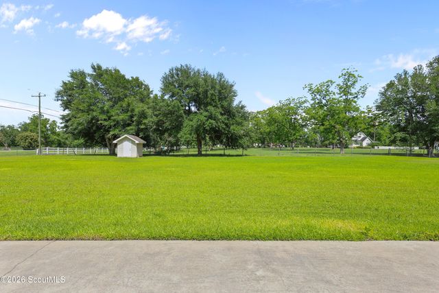 5560 Tara Rd, Waycross, GA 31503