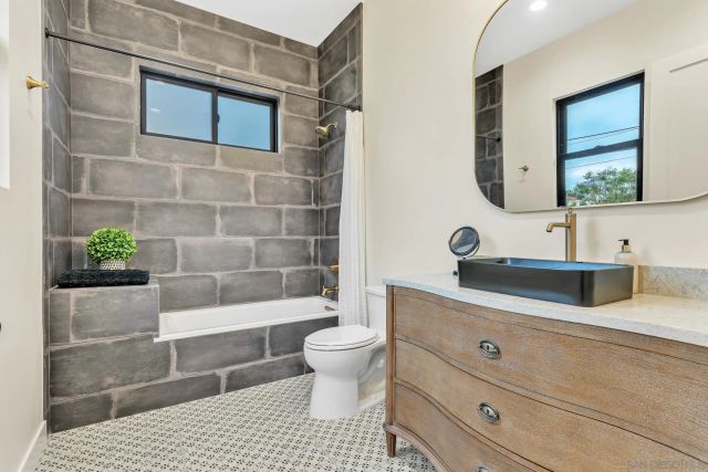 3345 Elliott St, San Diego, CA 92106