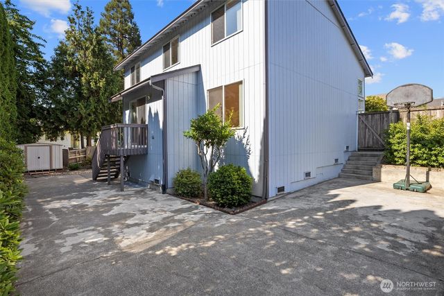 20532 121st Way SE, Kent, WA 98031