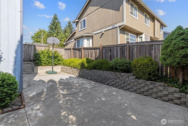 20532 121st Way SE, Kent, WA 98031
