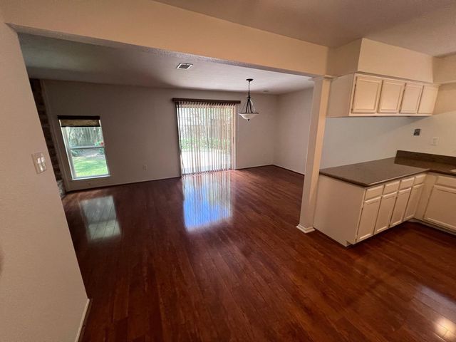 21 N Waxberry Road, The Woodlands, TX 77381