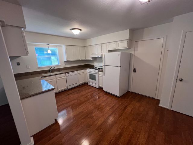 21 N Waxberry Road, The Woodlands, TX 77381