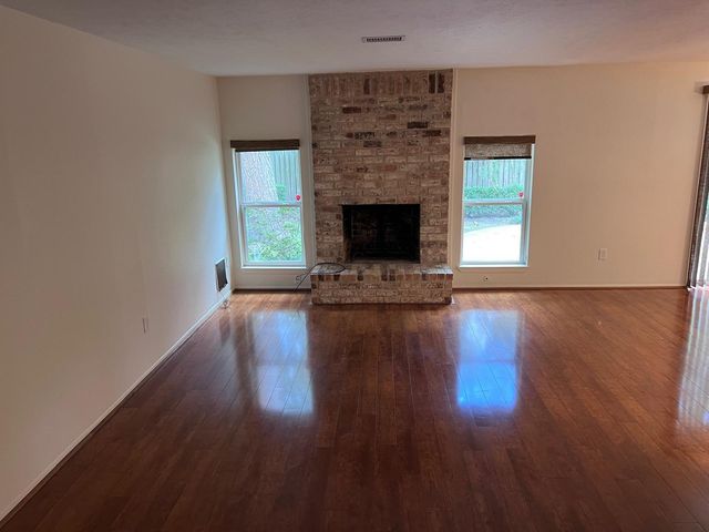 21 N Waxberry Road, The Woodlands, TX 77381