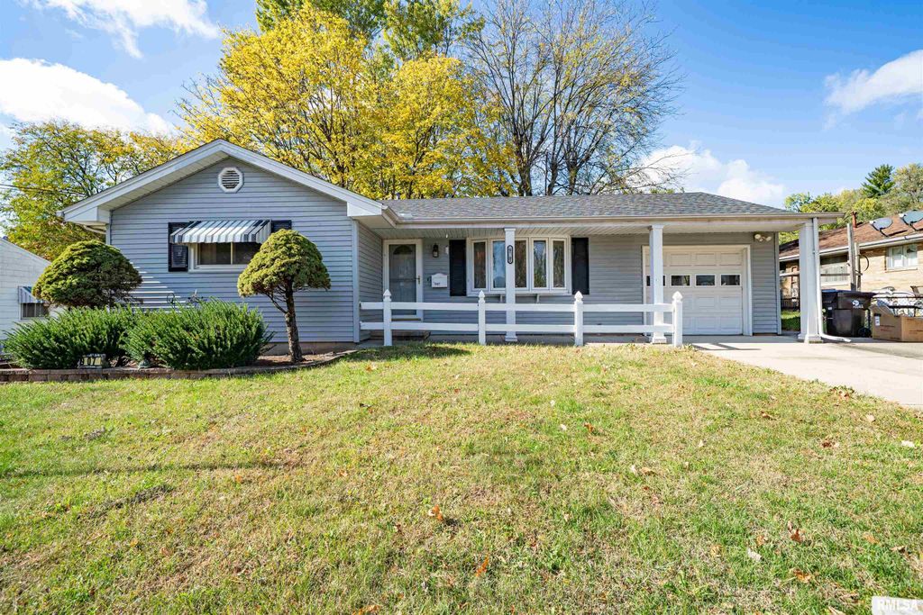 907 S MANUAL Avenue, Peoria, IL 61605