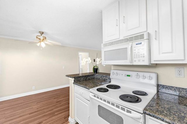 620 E Lexington Ave 13, El Cajon, CA 92020