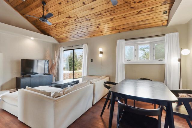 W6011 Mariner Hills TRAIL, Elkhorn, WI 53121