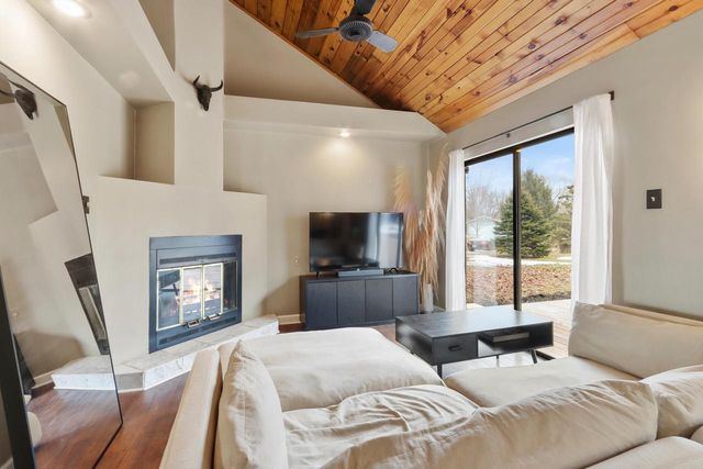 W6011 Mariner Hills TRAIL, Elkhorn, WI 53121