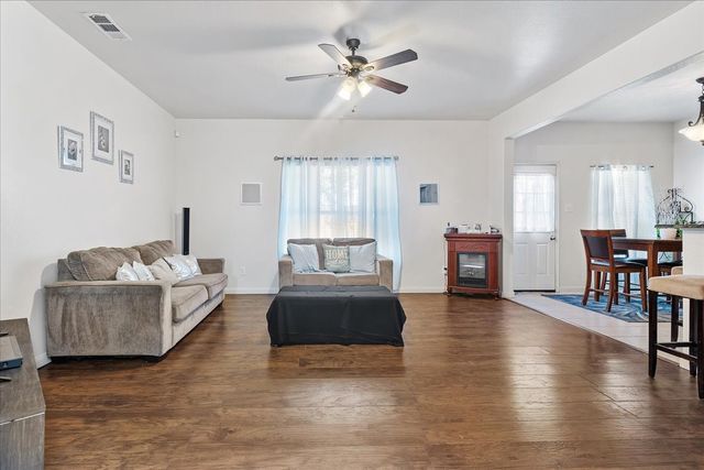 1106 Primrose Drive, Sanger, TX 76266